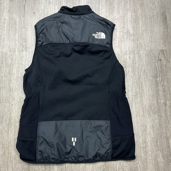 The North Face 
Winter Warm Pro Insulated Vest - Women's medium - Picture 9 of 9